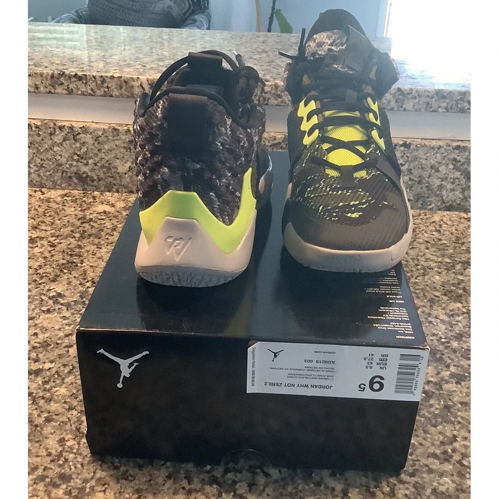 Jordan Why Not Zero.2 Do W Half Box. Great Condition Size 9.5